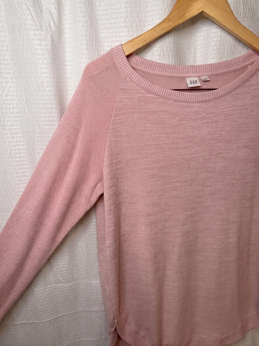 GAP Soft Pullover Sweater Knit Top Rose Pink Curved Hem Size Small